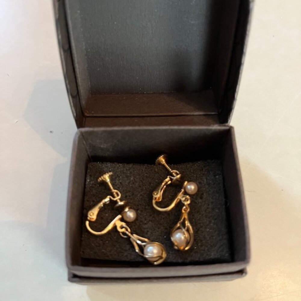 NAPIER | Gold Tone Dangle 2 Pearls Earrings Clip on-Vintage-EUC